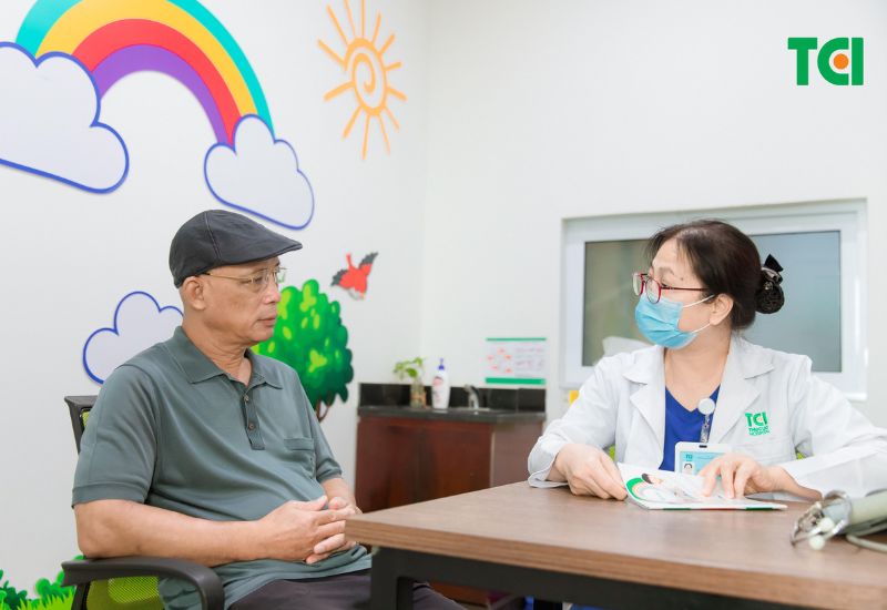 đang uống kháng sinh có tiêm phòng cúm được không