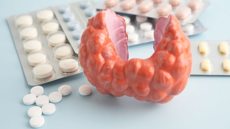 Sử dụng thuốc thay thế hormone giúp cân bằng lại hoạt động nội tiết 