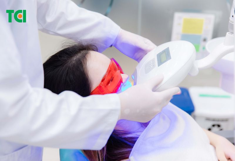 tẩy trắng răng bị ê buốt