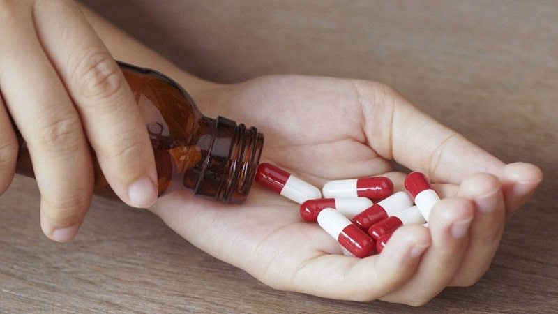 uống thuốc kháng sinh bị chậm kinh bao lâu