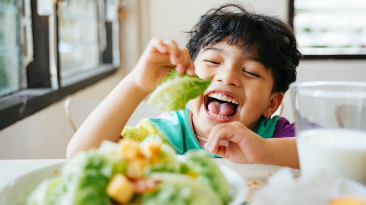 Giai đoạn 6-12 tuổi là thời kỳ não bộ phát triển mạnh nhất, đây là "cửa sổ vàng" mà dinh dưỡng tác động trực tiếp đến khả năng học hỏi